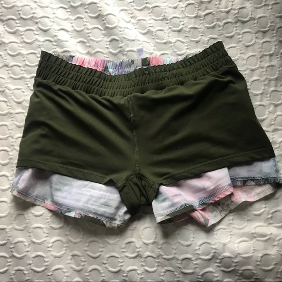 Fabletics Shorts with pockets in Secret Garden Print sz. M - Picture 8 of 10